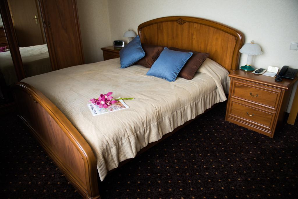 Premier Hotel Dnister Lviv Chambre photo