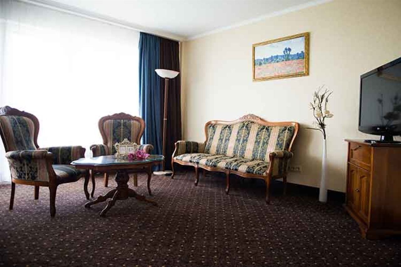 Premier Hotel Dnister Lviv Extérieur photo
